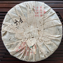 Laden Sie das Bild in den Galerie-Viewer, 2005 DaiYe &quot;Meng Hai Qi Zi Bing Cha&quot; (Menghai Seven Sons Cake) 357g Puerh Raw Tea Sheng Cha