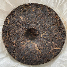 Cargar imagen en el visor de la galería, 2011 NaHong &quot;Yi Wu Gu Shu&quot; (Yiwu Old Tree) Cake 357g Puerh Raw Tea Sheng Cha