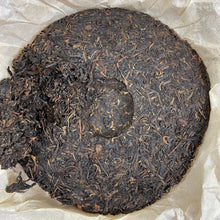 Load image into Gallery viewer, 2011 DaYi "8582" Cake 357g Puerh Sheng Cha Raw Tea (Batch 101)