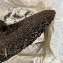 Load image into Gallery viewer, 2011 DaYi "8582" Cake 357g Puerh Sheng Cha Raw Tea (Batch 101)