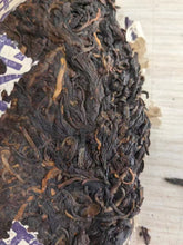 Load image into Gallery viewer, 1999 CNNP Puerh &quot;99 - Gui Lan Yin&quot; (99 - Ghost Blue Mark) Cake 357g Puerh Sheng Cha Raw Tea