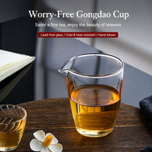 Laden Sie das Bild in den Galerie-Viewer, Borosilicate Glass "Gong Dao Bei" (Pitcher) Small 250ml, Giant 350ml