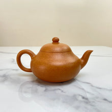 Load image into Gallery viewer, Fully Handmade, Yixing Li Xing (Pear Shape) Teapot 150ml, Duan Ni Clay / Mud - photo 2