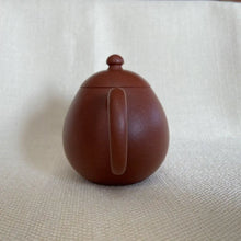 Load image into Gallery viewer, Fully Handmade, Yixing Long Dan (Egg Shape) Teapot 160ml, Jiang Po Ni Mud - photo 3