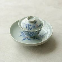 Charger l'image dans la galerie, Porcelain gaiwan tea set with blue floral design on a matching plate, Chinese teaware