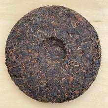 Laden Sie das Bild in den Galerie-Viewer, 2003 KingTeaMall “Meng Hai Zhi Wei” (Menghai Flavor) Naked Cake 357g Puerh Raw Tea Sheng Cha