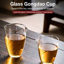 Laden Sie das Bild in den Galerie-Viewer, Borosilicate Glass "Gong Dao Bei" (Pitcher) Small 250ml, Giant 350ml