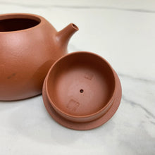 Load image into Gallery viewer, Yixing Dong Xin · Qin Quan Teapot 120ml, Zhu Ni Clay / Mud - photo 7
