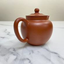 Load image into Gallery viewer, Yixing Gong Deng Teapot 125ml, Zhu Ni Clay / Mud - photo 11