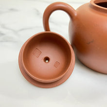 Load image into Gallery viewer, Yixing Lian Zi Teapot 140ml, Zhu Ni Clay / Mud - photo 5