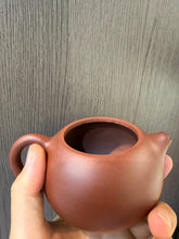 Laden Sie das Bild in den Galerie-Viewer, Yixing Wen Dan Teapot 250ml, Di Cao Qing Clay - photo 3