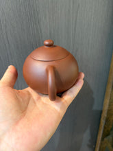Laden Sie das Bild in den Galerie-Viewer, Yixing Wen Dan Teapot 250ml, Di Cao Qing Clay - photo 4