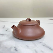 Load image into Gallery viewer, Yixing Yin Piao Teapot 100ml, Zhu Ni Clay / Mud - photo 10