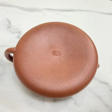 Load image into Gallery viewer, Yixing Yin Piao Teapot 100ml, Zhu Ni Clay / Mud - photo 5
