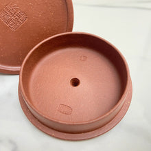 Load image into Gallery viewer, Yixing Yun Zhu Teapot 125ml, Hong Jiang Po Ni Clay / Mud - photo 4