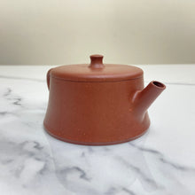 Load image into Gallery viewer, Yixing Yun Zhu Teapot 125ml, Hong Jiang Po Ni Clay / Mud - photo 7