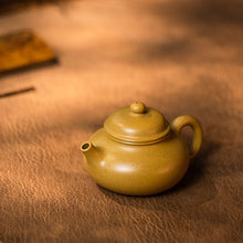 Cargar imagen en el visor de la galería, Yixing &quot;Rong Tian&quot; Teapot 110ml, Golden Duan Ni Mud