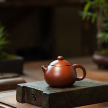Laden Sie das Bild in den Galerie-Viewer, Yixing &quot;Wen Dan&quot; Teapot 100ml, Zhu Ni, Red Mud