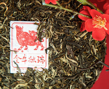 Carica l&#39;immagine nel visualizzatore di Gallery, 2021 ChenShengHao &quot;Jin Niu Xian Rui&quot; (Zodiac Ox Year) Cake 357g Puerh Raw Tea Sheng Cha