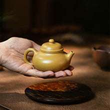 Carica l&#39;immagine nel visualizzatore di Gallery, Yixing &quot;Rong Tian&quot; Teapot 110ml, Golden Duan Ni Mud