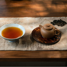 Carica l&#39;immagine nel visualizzatore di Gallery, Yixing &quot;Ju Lun Zhu&quot; Teapot in Aged Duan Ni Clay