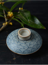 Laden Sie das Bild in den Galerie-Viewer, Handmade &quot;Gai Wan &quot;160ml, Qinghuaci, Blue and White China Porcelain from Jingde Town. Gaiwan.