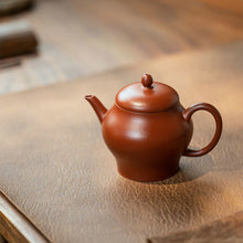 Laden Sie das Bild in den Galerie-Viewer, Yixing &quot;Weng Xing&quot; (Jar Style) Teapot 100ml, Xiao Mei Yao Zhu Ni Mud.
