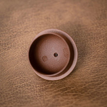 Cargar imagen en el visor de la galería, Yixing &quot;Li Xing&quot; (Pear Style) Teapot in Jiang Po Ni Clay