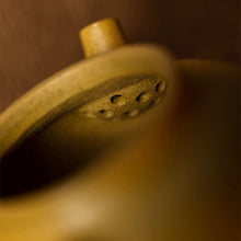 Load image into Gallery viewer, Yixing &quot;Rong Tian&quot; Teapot 110ml, Golden Duan Ni Mud