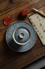Laden Sie das Bild in den Galerie-Viewer, Handmade &quot;Gai Wan &quot;160ml, Qinghuaci, Blue and White China Porcelain from Jingde Town. Gaiwan.