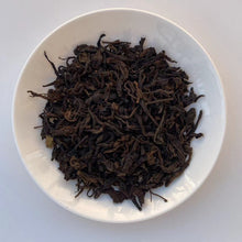 Carica l&#39;immagine nel visualizzatore di Gallery, 80&#39;s Wuzhou &quot;Liu Bao&quot;(Liubao A+ Grade) 850g Loose Leaf Dark Tea, Guangxi Province.