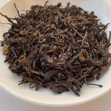Charger l&#39;image dans la galerie, 80&#39;s Wuzhou &quot;Liu Bao&quot;(Liubao A+ Grade) 850g Loose Leaf Dark Tea, Guangxi Province.