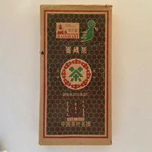 Laden Sie das Bild in den Galerie-Viewer, 1993 CNNP - BaiShaXi &quot;Hei Zhuan Cha&quot; (Dark Brick Tea) 2000g, Hunan Province