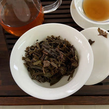 Cargar imagen en el visor de la galería, 2005 ChunHai &quot;Meng Song - Gu Cha Shan - Kong Que&quot; (Mengsong - Ancient Tea Mountain - Peacock) Cake 357g Puerh Sheng Cha Raw Tea I&#39;m