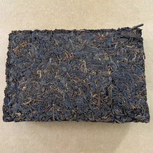 Laden Sie das Bild in den Galerie-Viewer, 2005 LaoTongZhi &quot;Cha Zhuan - Zhu Pi Cha&quot; (Tea Brick - Bamboo Neifei) 250g Puerh Ripe Tea Shou Cha