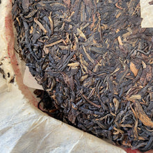 Load image into Gallery viewer, 2000 XiaGuan Qian Xi Hong Yin (Millennium Red Mark) Cake 357g Puerh Raw Tea Shen - photo 8
