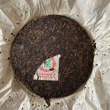 Load image into Gallery viewer, 2002 CNNP Puerh 7532 (Green Mark) 1st Batch Cake 357g Puerh Sheng Cha Raw Tea - photo 3