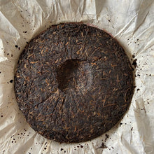 Load image into Gallery viewer, 2002 CNNP Puerh 7532 (Green Mark) 1st Batch Cake 357g Puerh Sheng Cha Raw Tea - photo 4