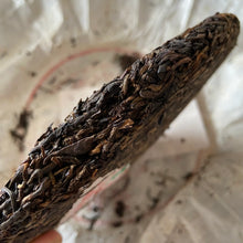 Load image into Gallery viewer, 2002 CNNP Puerh 7532 (Green Mark) 1st Batch Cake 357g Puerh Sheng Cha Raw Tea - photo 5