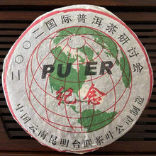 Load image into Gallery viewer, 2002 TaiLian Ji Nian (Commemoration of 2002 International Puer Tea Seminar) Cake