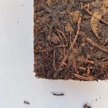 Load image into Gallery viewer, 2003 CNNP - BaiShaXi Hei Zhuan Cha (Dark Brick Tea) 400g, Hunan Province - photo 8
