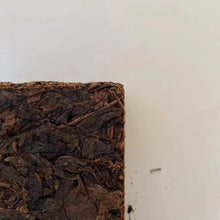 Load image into Gallery viewer, 2003 CNNP - BaiShaXi Hei Zhuan Cha (Dark Brick Tea) 400g, Hunan Province - photo 9
