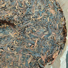Load image into Gallery viewer, 2004 ChangTai Ban Na Yun Wu Yuan Cha (Banna Cloudy Foggy Wild Tea) Cake 400g Pue - photo 5