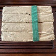 Charger l'image dans la galerie, 2004 ChangtaiMeng Hai Cha Zhuan (Menghai Tea Brick) 250g Puerh Raw Tea Sheng Cha - photo 7