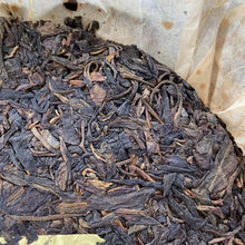 Load image into Gallery viewer, 2004 FengQing Da Shu Qing Bing (Big Tree Green Cake) 400g Puerh Raw Tea Sheng Ch - photo 5