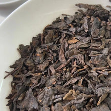 Carica l'immagine nel visualizzatore di Gallery, 2004 KingTeaMall Wu Ming (Nameless) Pried Loose Leaf Puerh Ripe Tea Shou Cha - photo 2