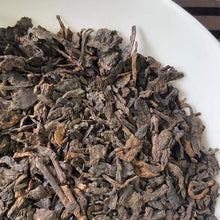Carica l'immagine nel visualizzatore di Gallery, 2004 KingTeaMall Wu Ming (Nameless) Pried Loose Leaf Puerh Ripe Tea Shou Cha - photo 3