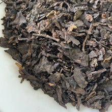 Carica l'immagine nel visualizzatore di Gallery, 2004 KingTeaMall Wu Ming (Nameless) Pried Loose Leaf Puerh Ripe Tea Shou Cha - photo 4