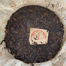 Carica l'immagine nel visualizzatore di Gallery, 2004 LaoTongZhi Ye Sheng Qiao Mu (Wild Arbor Tree) Cake 400g Puerh Sheng Cha Raw - photo 5