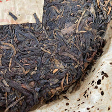 Carica l'immagine nel visualizzatore di Gallery, 2004 LaoTongZhi Ye Sheng Qiao Mu (Wild Arbor Tree) Cake 400g Puerh Sheng Cha Raw - photo 7